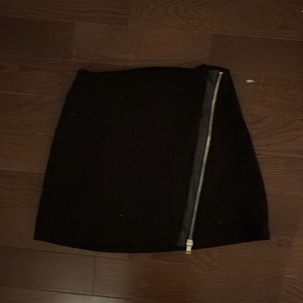 Cute simple black skirt with a zipper
